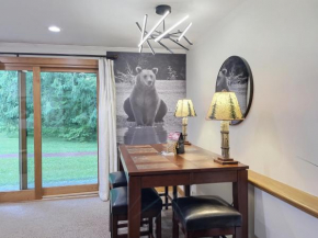 CozyDen AC Bike to Slopes Fireplace King Murphy
